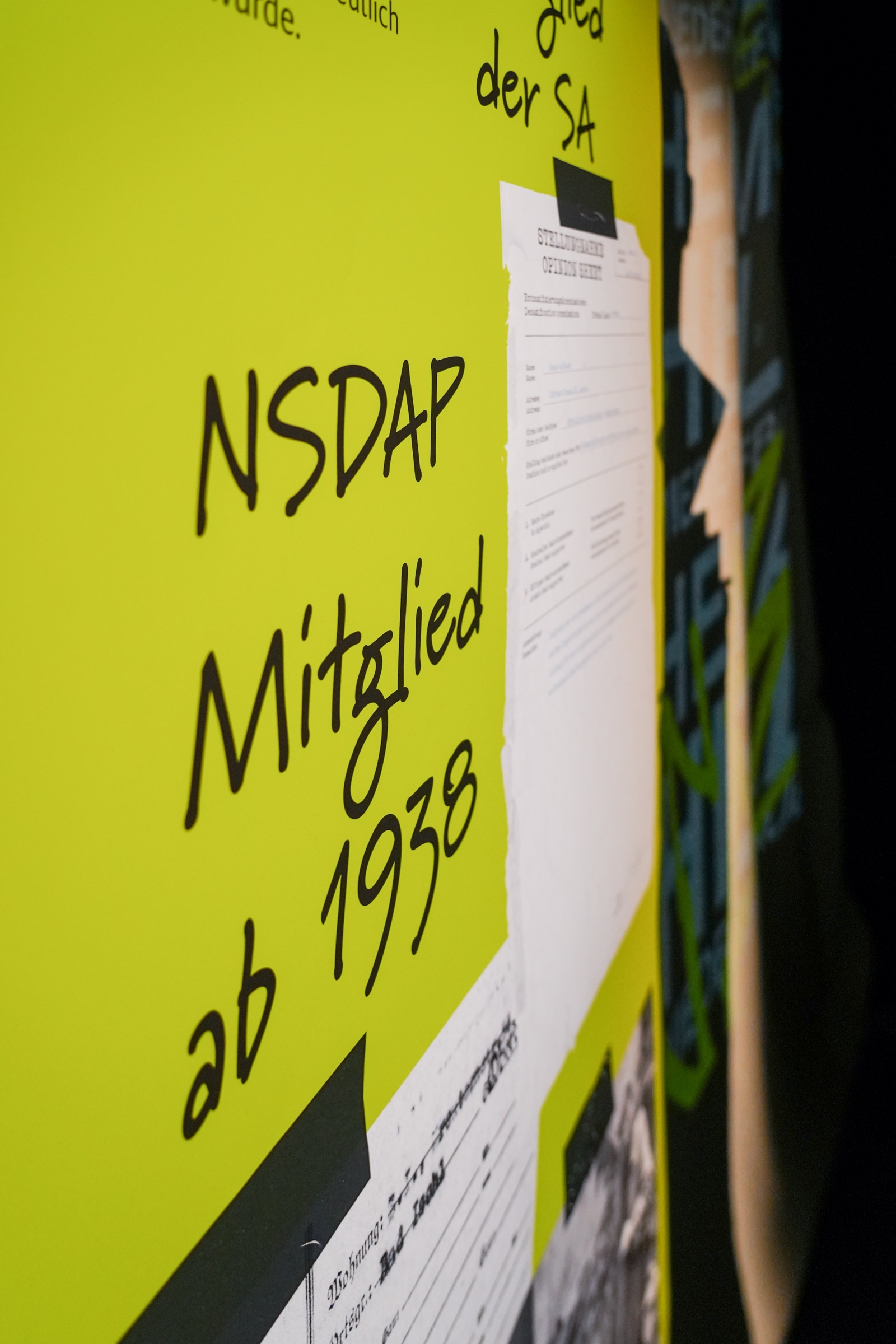 Green panel reading “NSDAP Mitglied ab 1938”